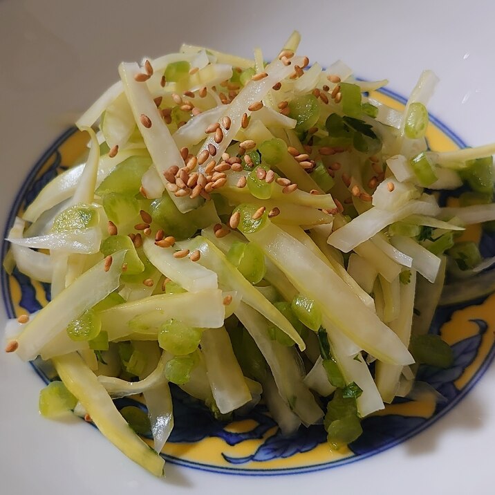 大根の皮でさっぱり浅漬けサラダ